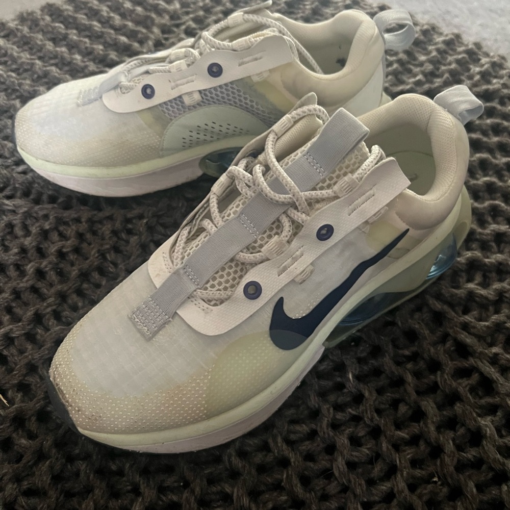Nike airmax 720 white/blue size U.S. 11